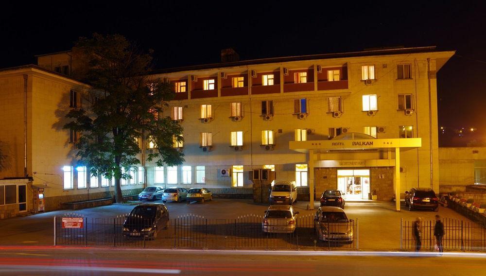 Hotel Balkan Gabrovo Exterior photo